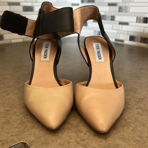 Pumps, with Velcro strap, - Picture 2 of 3